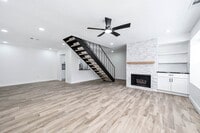 Building Photo - 5532 Beverly Hill St