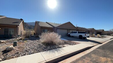 Building Photo - Cedar Comfort on Bristlecone