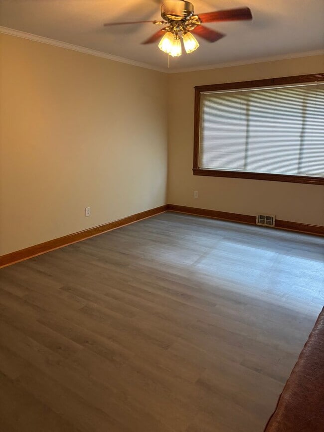 Building Photo - 2 Bedroom 1 Bath Convenient to I-85