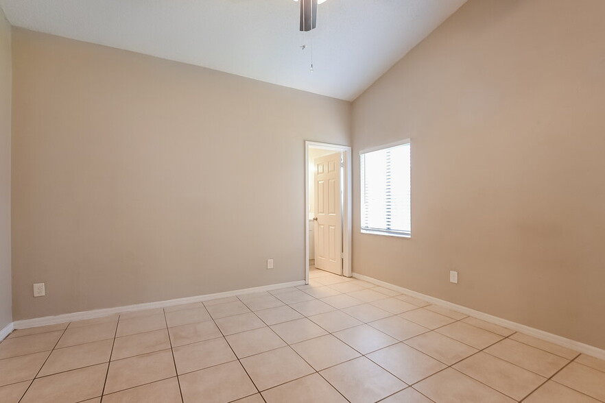 Building Photo - 1003 Vernon Loop