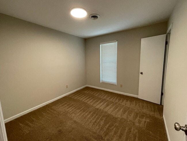 Building Photo - 118 Hollingsworth Dr