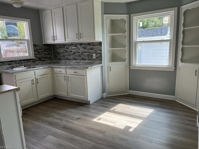 Building Photo - 4003 Woodway Ave