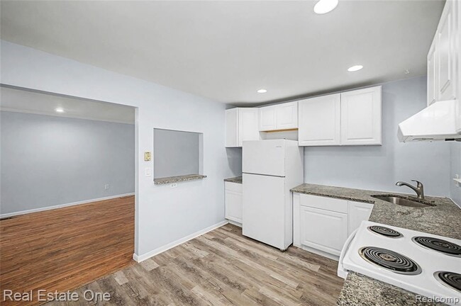 Building Photo - 21046 Wakedon St