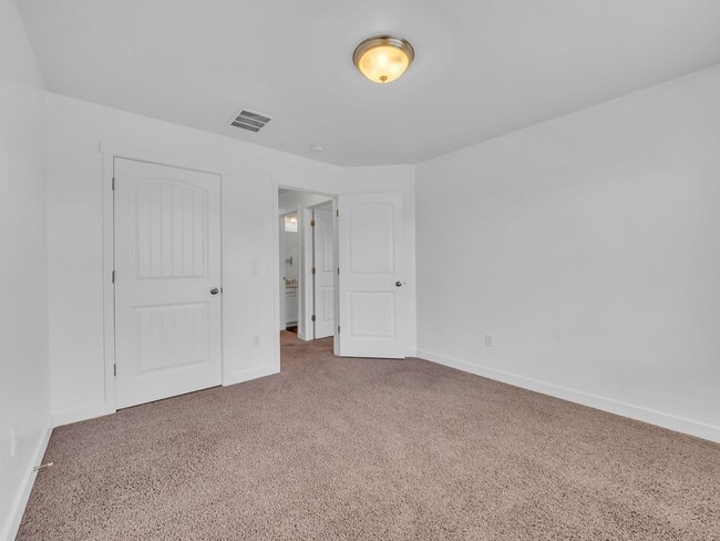 Building Photo - Beautiful 3-bedroom, 2-bath townhome