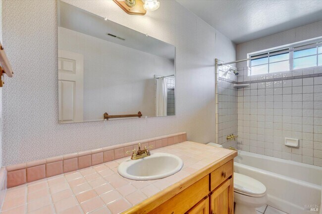 Building Photo - 20 Rosedale Rd