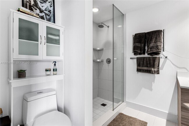 Building Photo - 121 NE 34th St