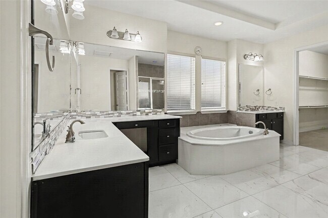 Building Photo - 10467 Lake Palmetto Dr