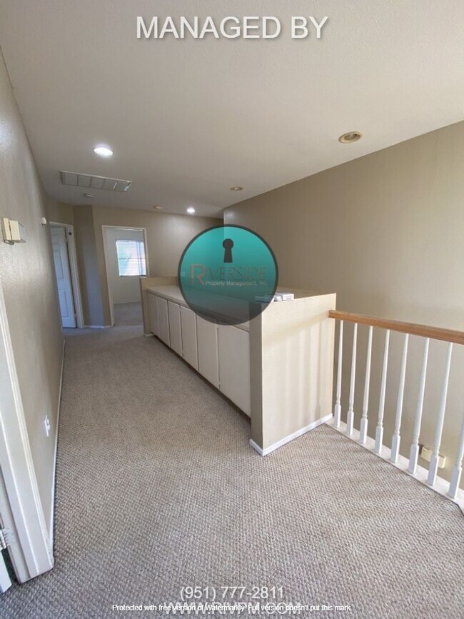 Building Photo - Spacious 4 Bed 2 Bath Pool Home Located Next Door to Ben Franklin Elementary School!