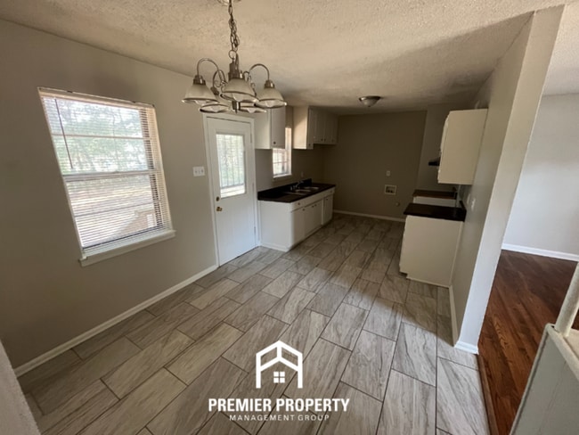 Building Photo - 5605 Loch Lomond Rd