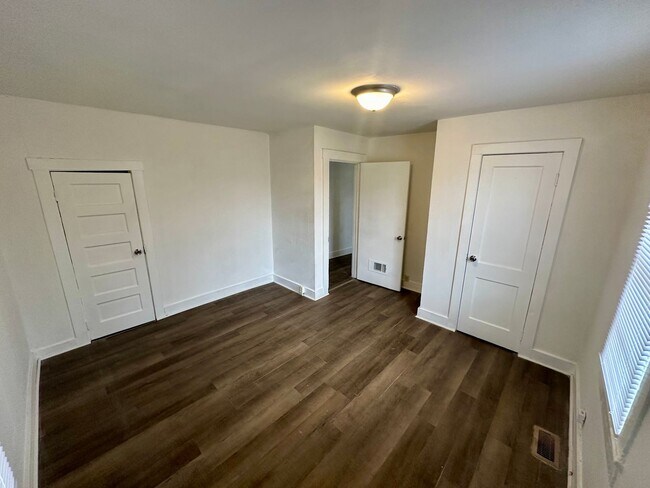 Building Photo - Two Bedroom, 1 Bath House in Columbia!