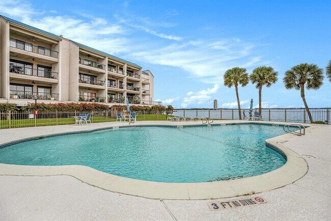 Building Photo - 401 Lakeside Ln