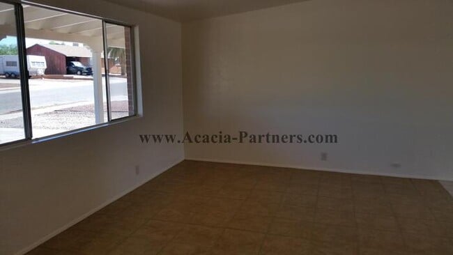 Building Photo - Spacious Eastside Property w/ Fenced Yard