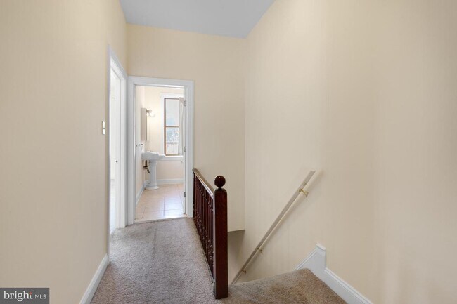 Building Photo - 4841 Cedar Ave