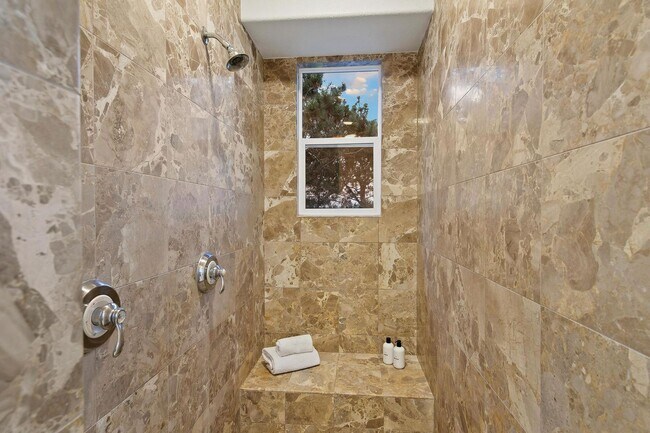 Building Photo - Gorgeous Estate Home In Encinitas Ranch