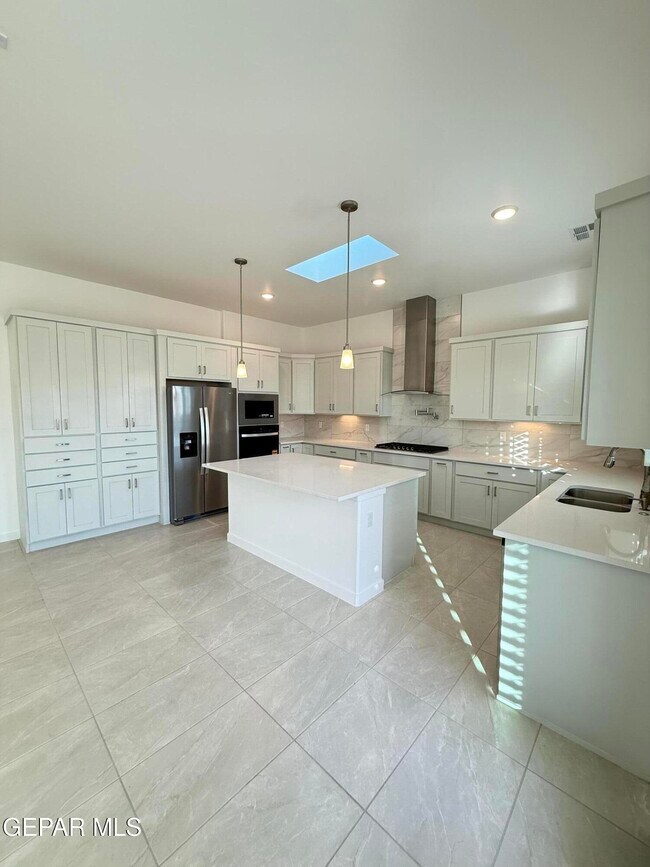 Building Photo - 13912 Garforth Ave