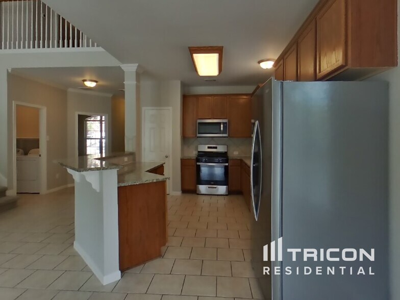 Building Photo - 405 Red Hawk Dr