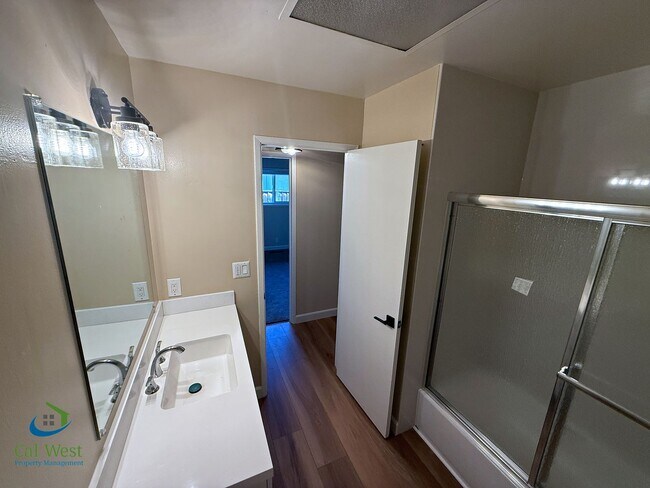 Building Photo - 5863 Hillview Ave