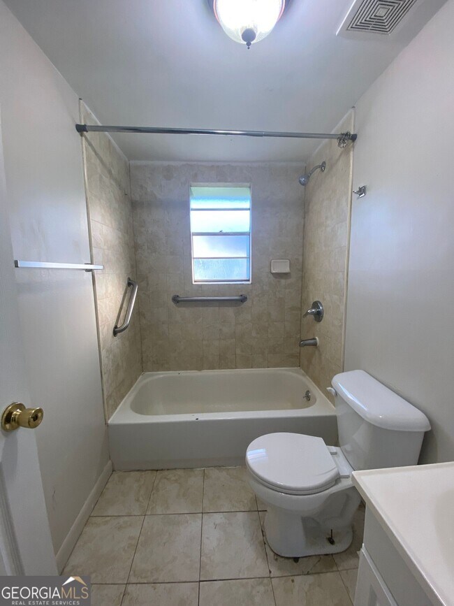 Building Photo - 95 Fairground Rd