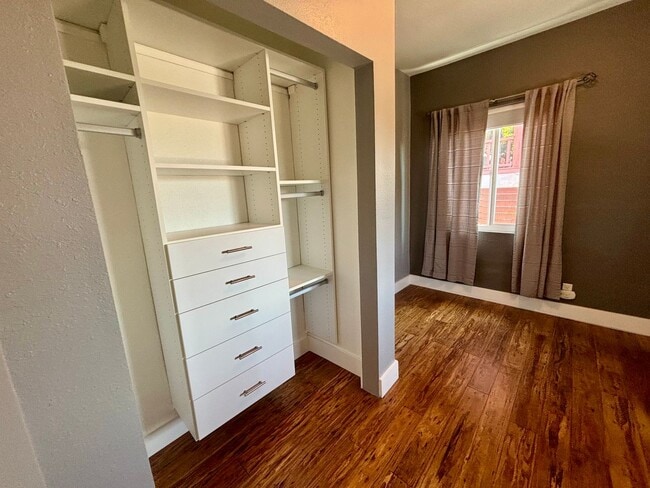 Building Photo - Gorgeous Upgraded Home In Glassell Park Area
