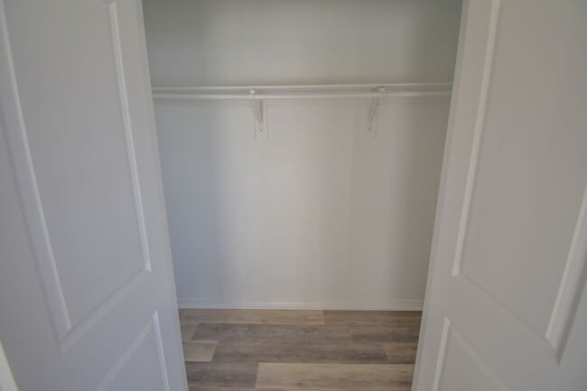 Building Photo - 2 bedroom 2.5 bath townhouse located close...