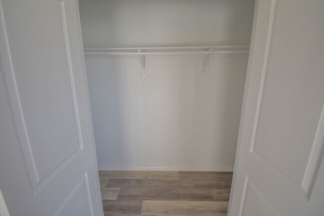 Building Photo - 2 bedroom 2.5 bath townhouse located close to schools and city park in Farmington!