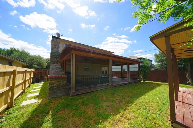 Building Photo - Great 4 Bedroom, 2.5 Bathroom Home Now Ava...