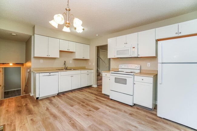 Building Photo - 3044 Bennington Ave