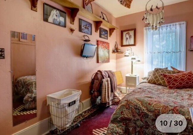 2nd bedroom with lots of storage - N8777 Highview Rd
