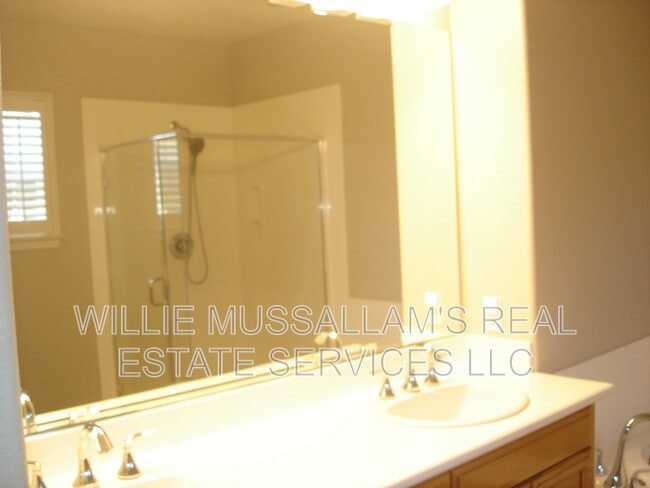 Building Photo - 284 W St Francis Ave