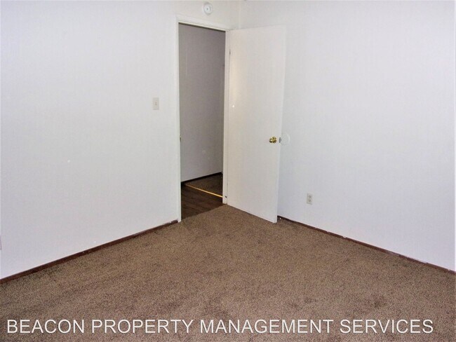 Building Photo - 717 N Pleasant Ave