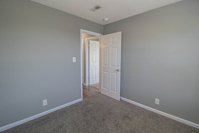 Building Photo - 145 Darlene Dr