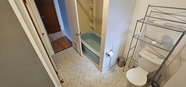 Building Photo - 38 River St