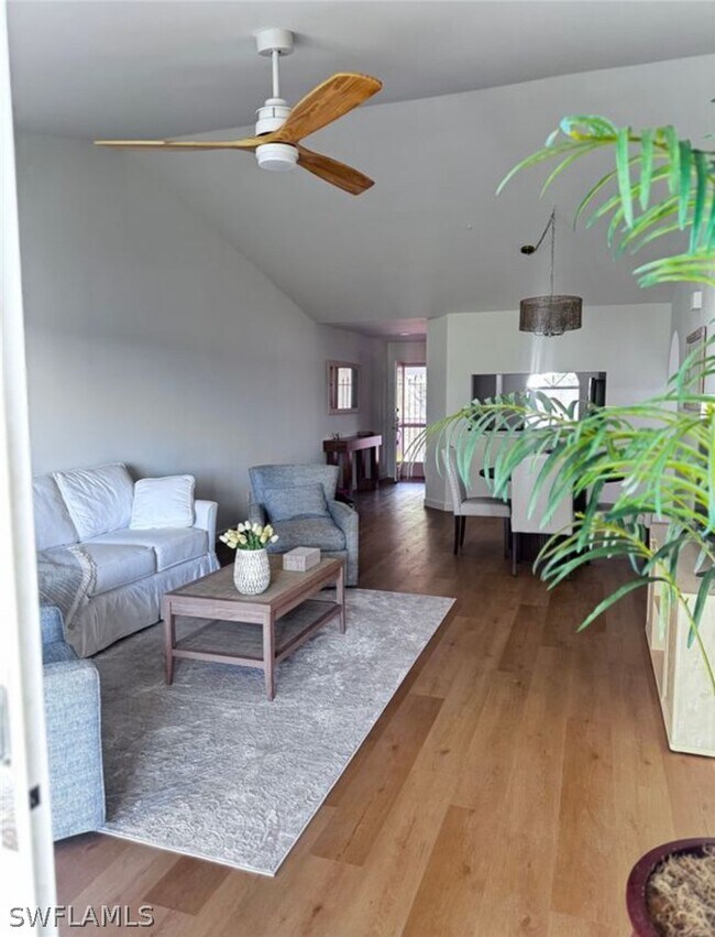 Building Photo - 529 Mardel Dr