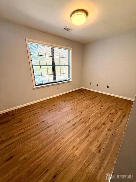 Building Photo - 505 Woodhaven Dr