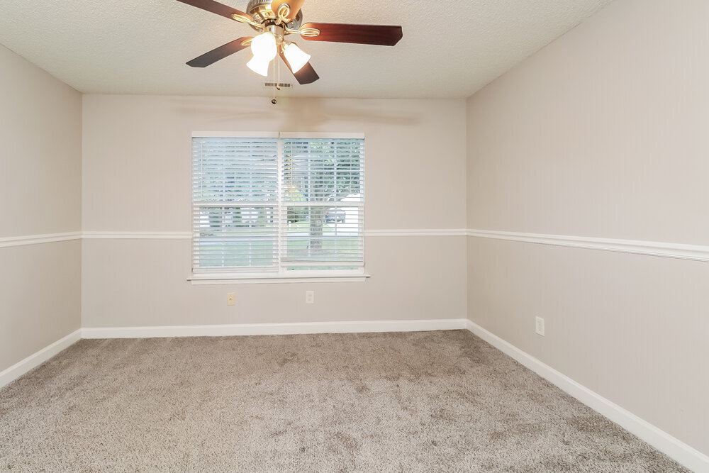 Building Photo - 515 River View Dr