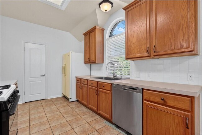 Building Photo - 1402 Club Chase Dr