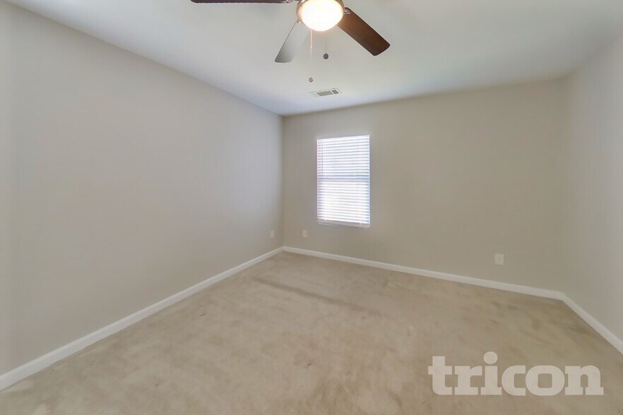 Building Photo - 7156 Tanger Blvd