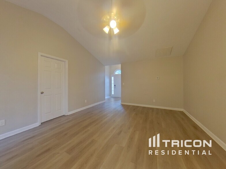 Building Photo - 10622 Cherry Cove