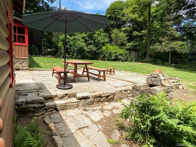 Building Photo - 6 Alpine Rd