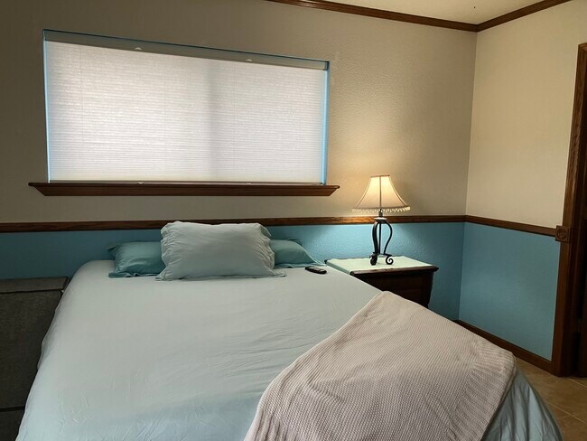 Primary Bedroom, 14 x 19' - 308 Hawthorne Dr