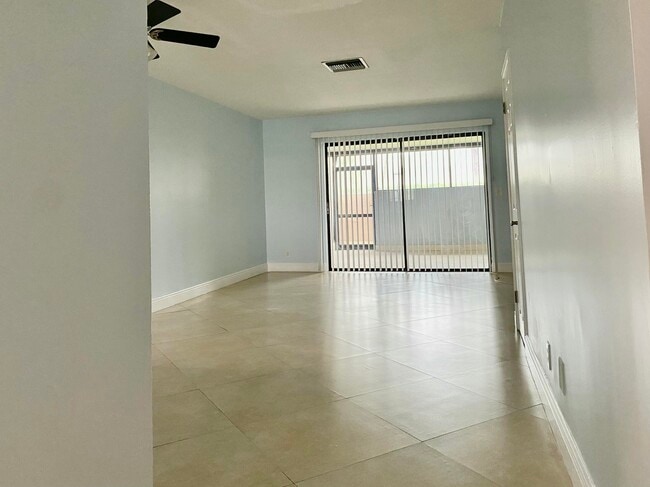 Building Photo - 139 Sparrow Dr