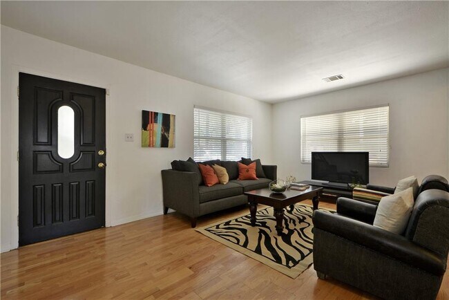 Building Photo - 1114 Mission Ridge
