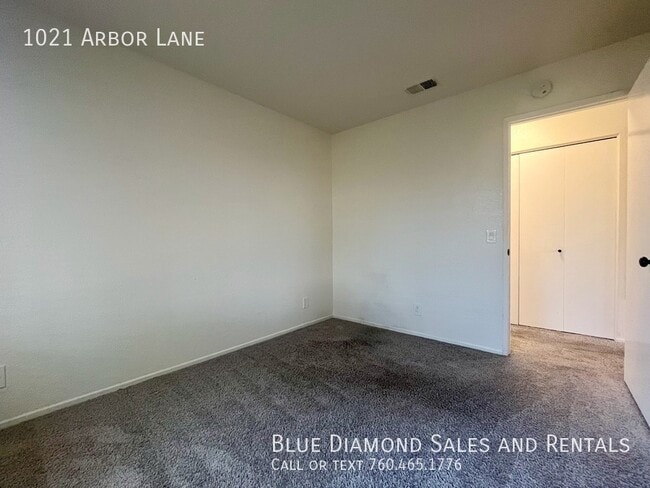 Building Photo - 1021 Arbor Ln