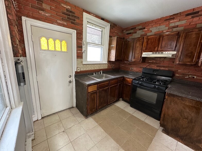 Building Photo - 2037 Bellevue St