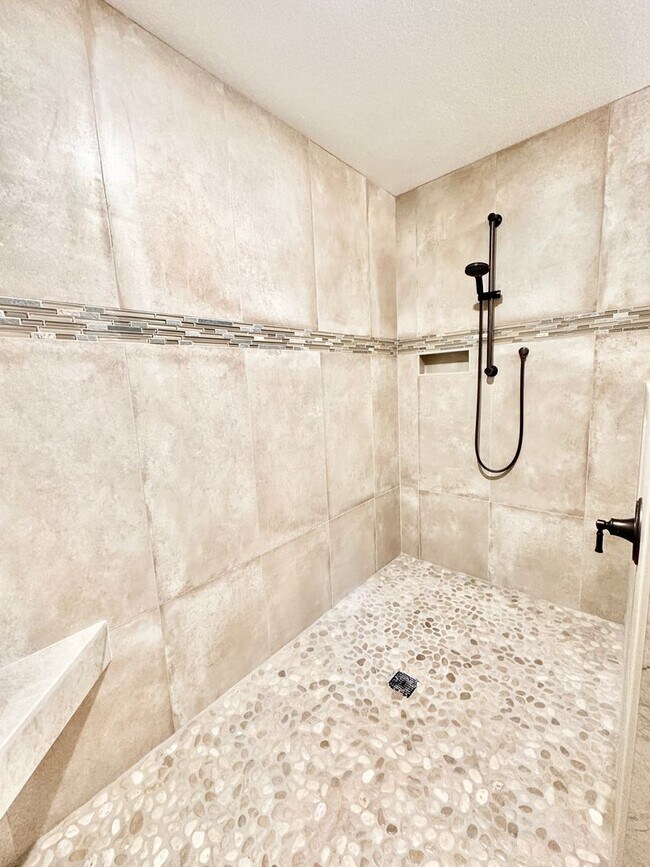 Building Photo - Sweet Single-Story, Completely Detached, Home in the Picturesque Fallbrook Village HOA Community!
