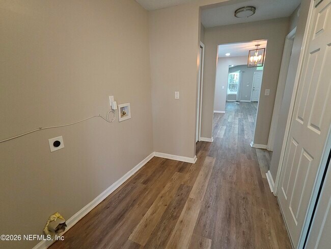 Building Photo - 8153 Thrasher Ave