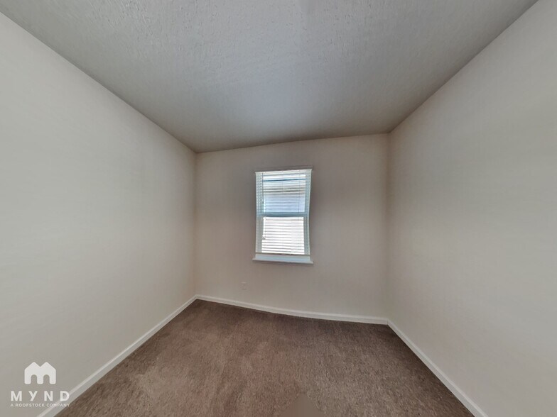 Building Photo - 2880 Alpin Dr
