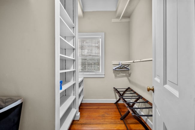 Building Photo - 69 Anson St