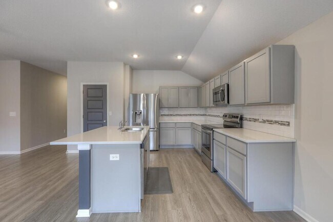 Building Photo - 8004 SE 6th St