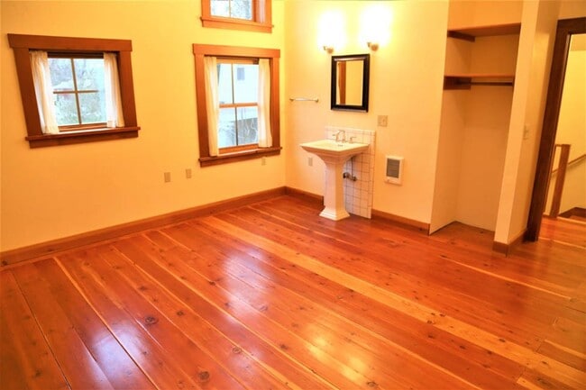 Building Photo - Extraordinary 2bed/2bath Loft in Historic Barn next door to Oregon State